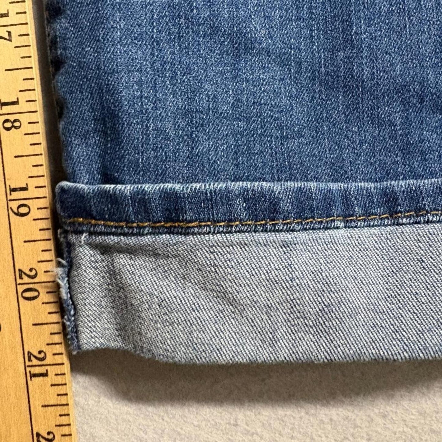 Signature by Levi Strauss Co Womens Mid Rise Capri Jeans Size 16 Blue Denim