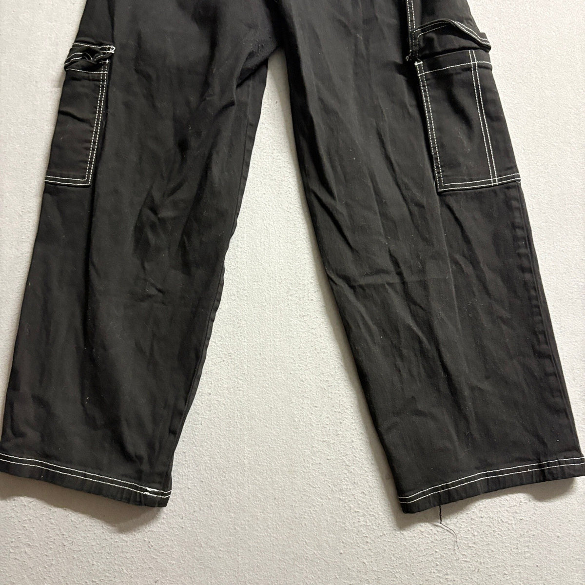 Almost Famous Women XL Black Contrast Stitch Cargo Pants Elastic Waist Stretch