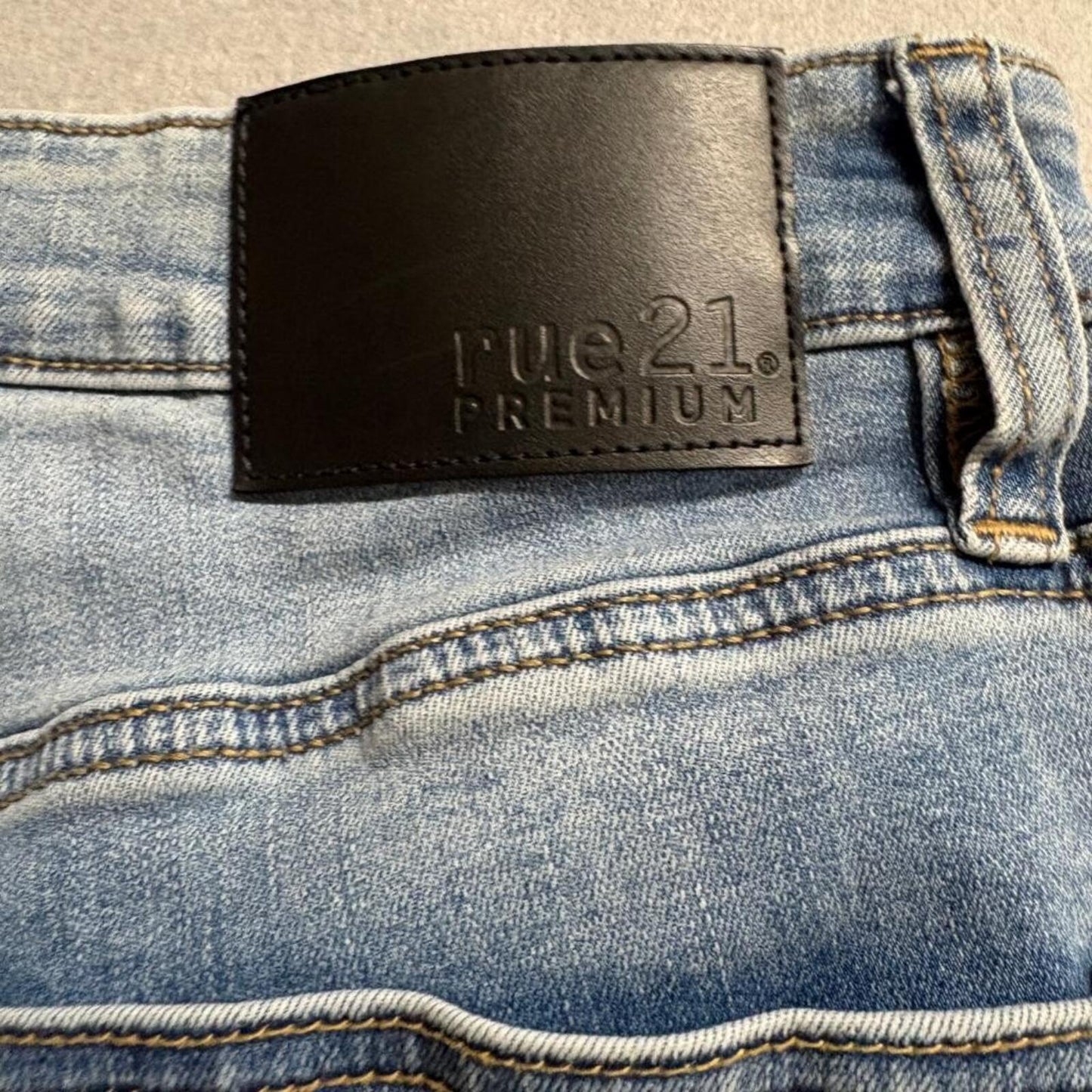 Rue21 Premium Relaxed Fit Jeans Womens 30x30 Blue Distressed Patchwork Denim