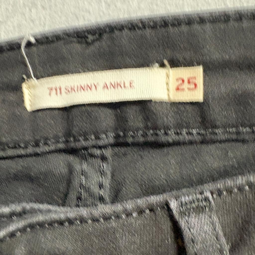 Levi's 711 Skinny Ankle Jeans Womens Size 25 Black Stretch Denim