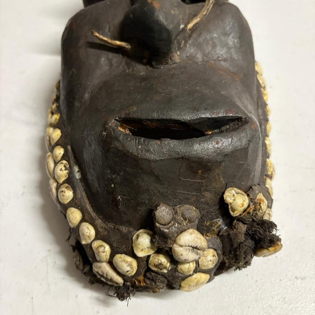 Vintage African Wè Guéré Style Carved Wood Mask Cowrie Shells Tribal Art 16"
