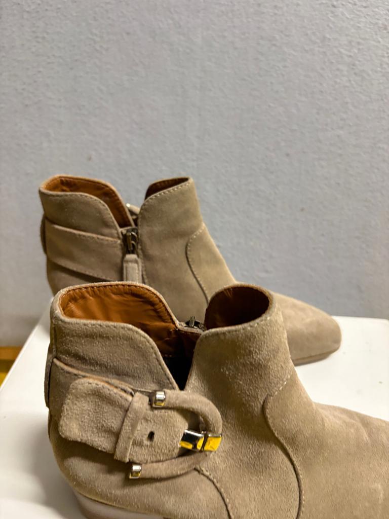 Aquatalia Womens Suede Ankle Boots Taupe Beige Buckle Zip Made in Italy Size 6.5