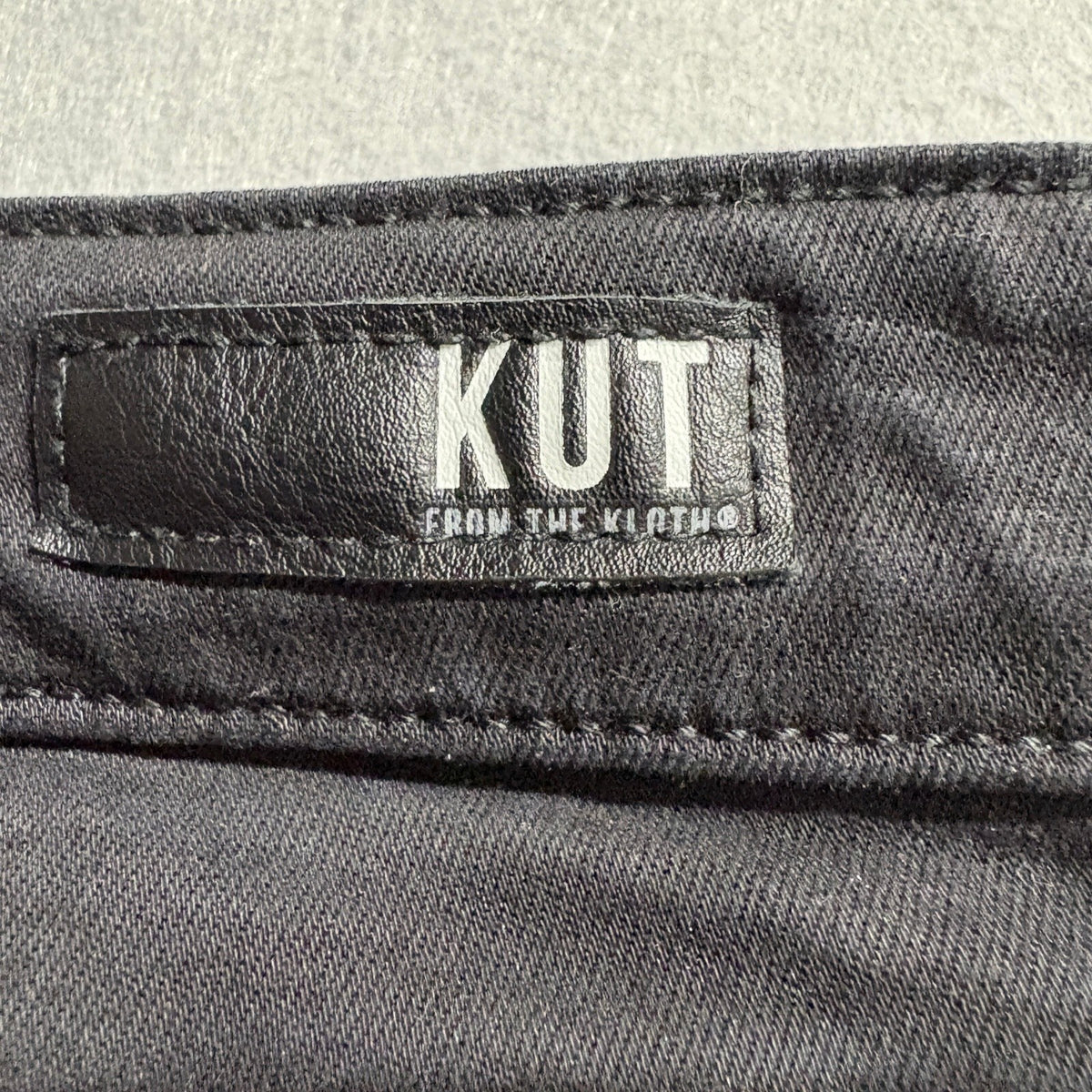 KUT from the Kloth Amy Crop Straight Leg Jeans Womens Size 2 Black Stretch Raw