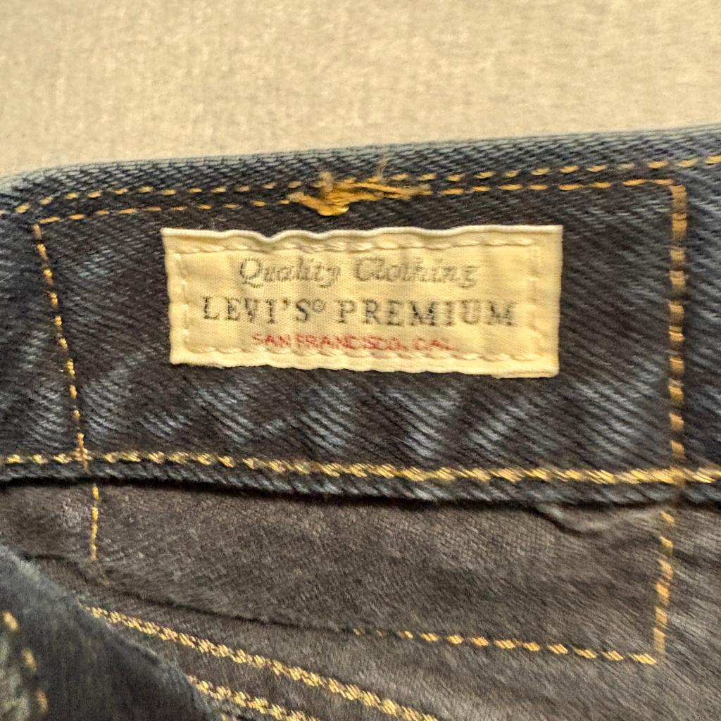 Levis Premium 501 Original Fit Jeans Mens 34x32 Dark Wash Button Fly Blue Denim