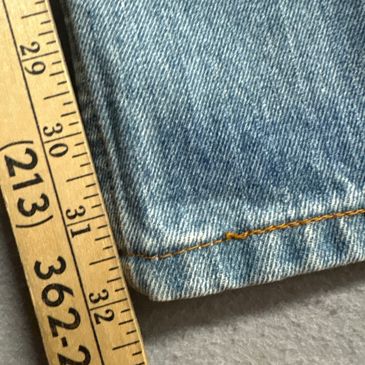 Levis 505 Regular Fit Jeans Mens Size 33x32 Medium Wash Blue Denim 100 Cotton