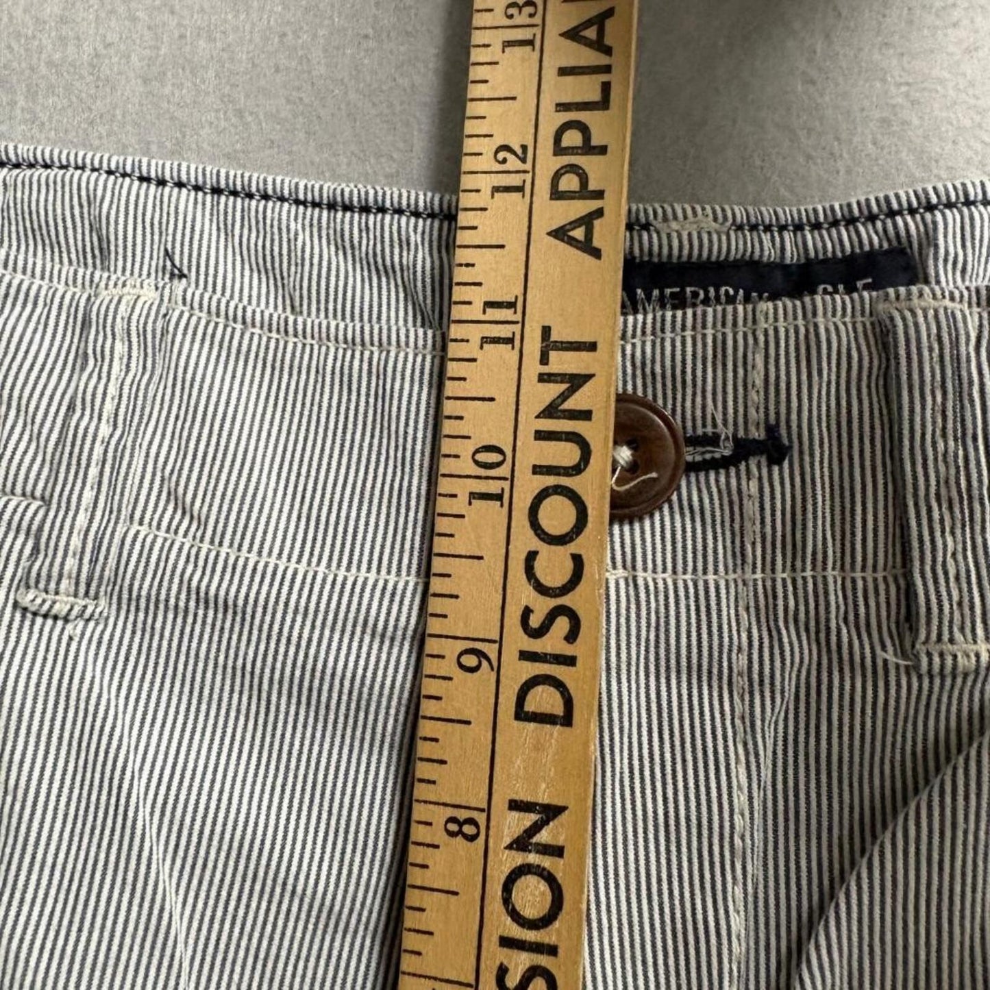 American Eagle Classic Shorts Mens 32 Blue White Seersucker Striped Cotton Chino