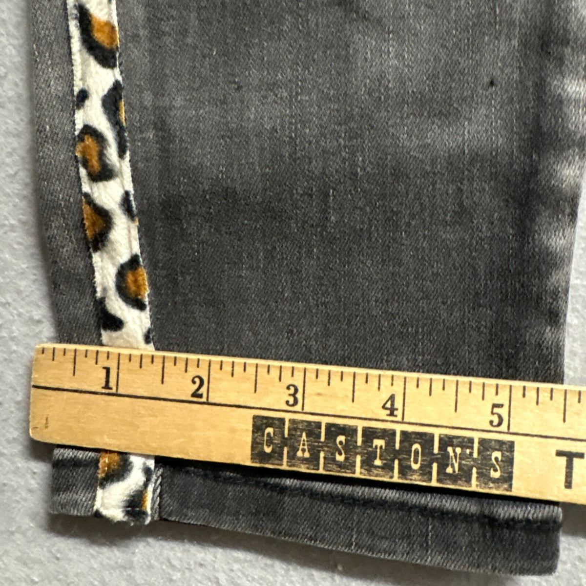 Mashed Potatoes Womens Size 28 Gray Leopard Side Stripe Mid Rise Skinny Jeans