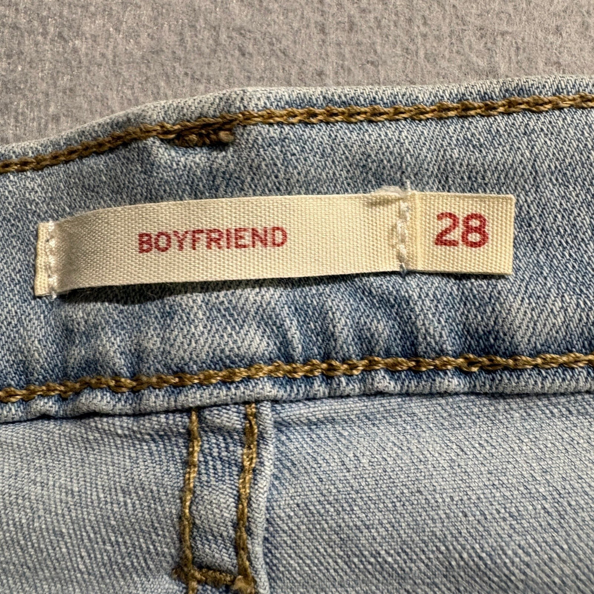 Levis Boyfriend Jeans Womens 28 Light Wash Blue Denim W28 L27