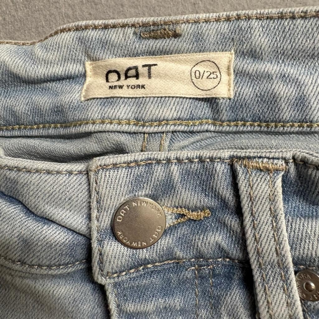 Oat New York Jeans Womens 0/25 Light Wash Raw Hem Stretch Denim Straight Leg