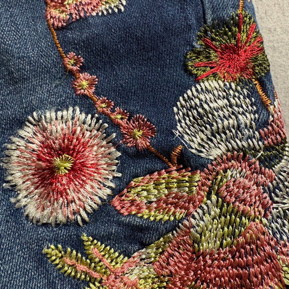 Machine Jeans Womens Floral Embroidered Ankle Skinny Jeans Distressed Size 3 NWT