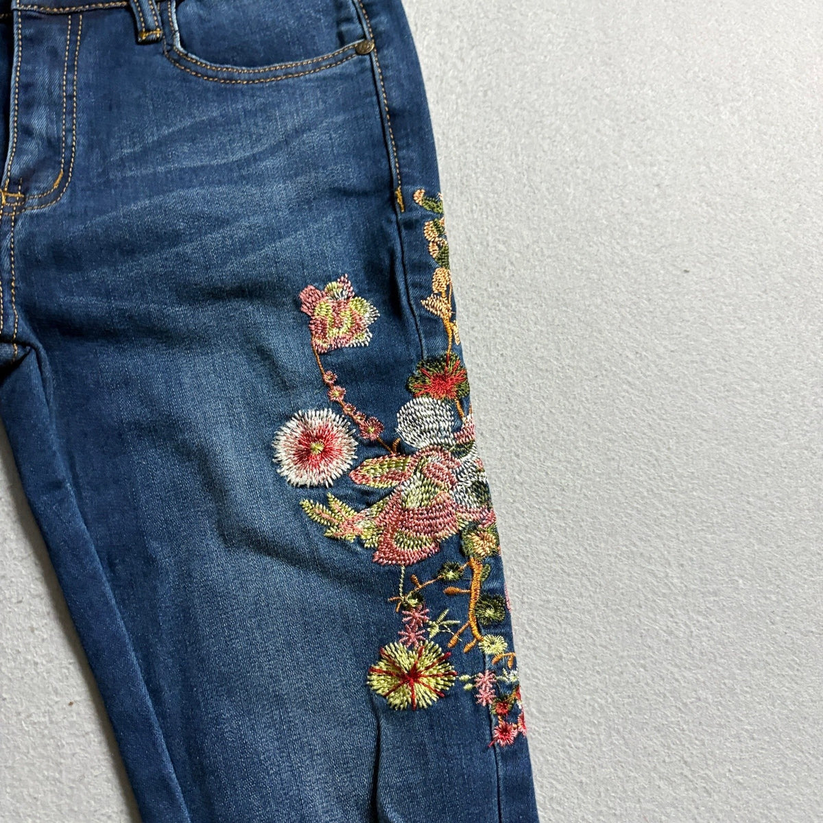 Machine Jeans Womens Floral Embroidered Ankle Skinny Jeans Distressed Size 3 NWT