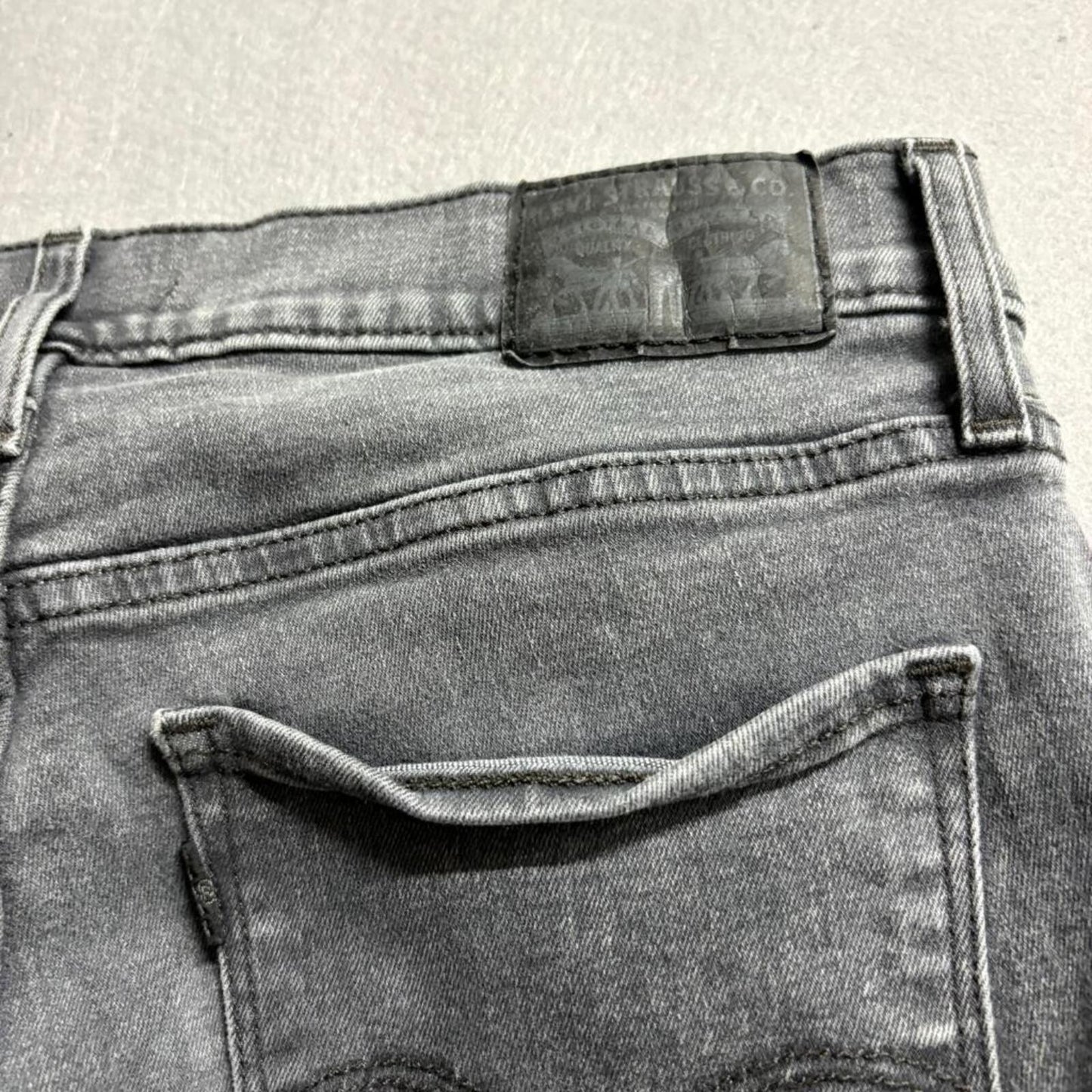 Levis 314 Shaping Straight Jeans Womens 29 Gray Denim Stretch Pants