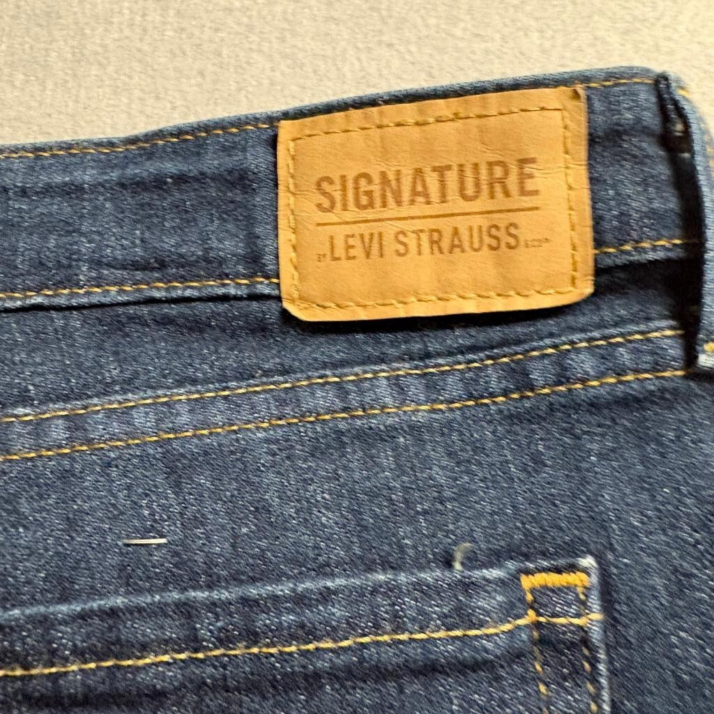 Signature by Levi Strauss Co Womens 16 W33 Mid Rise Bootcut Jeans Blue Stretch