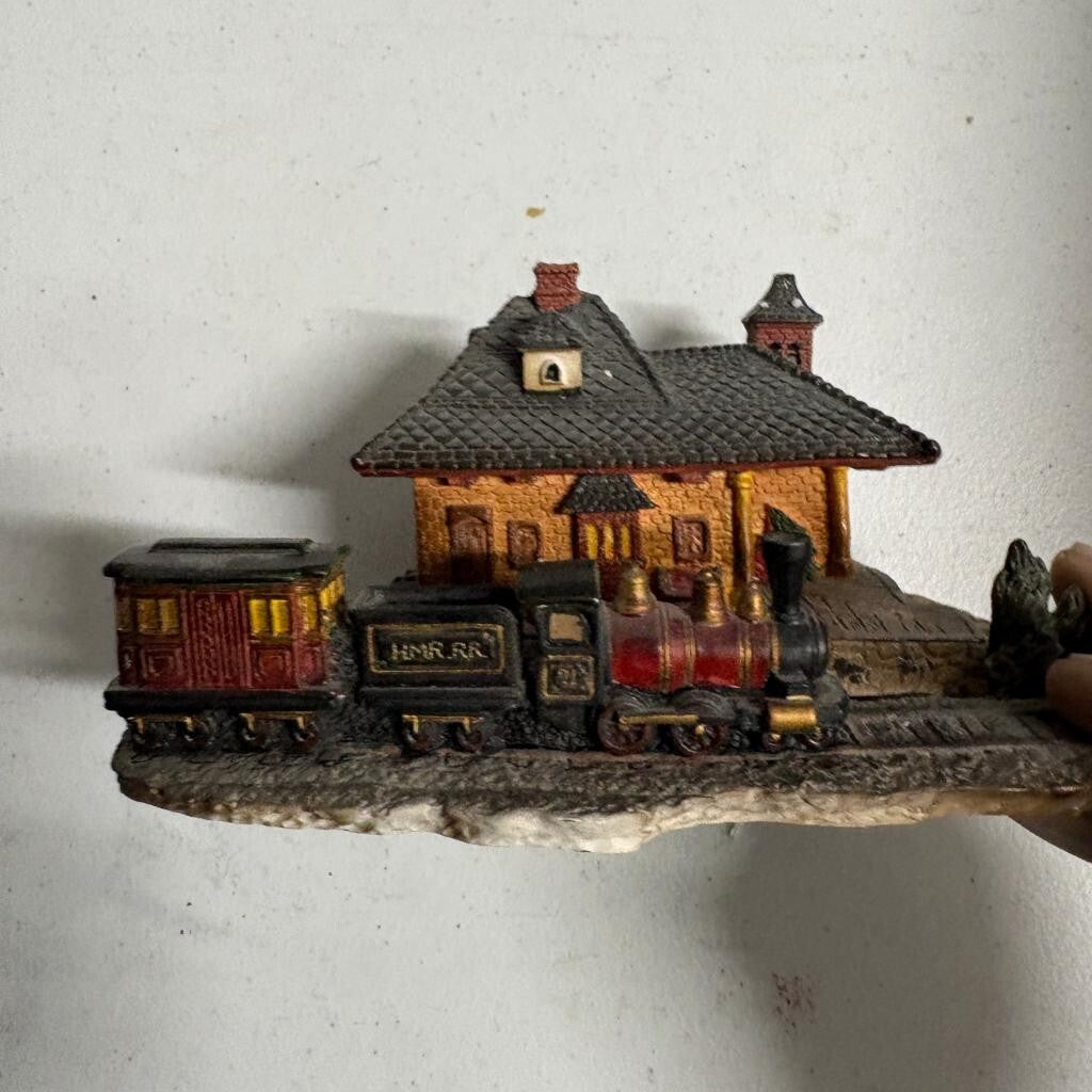 Department 56 Dickens Village Miniature Train Station and Train Cold Cast