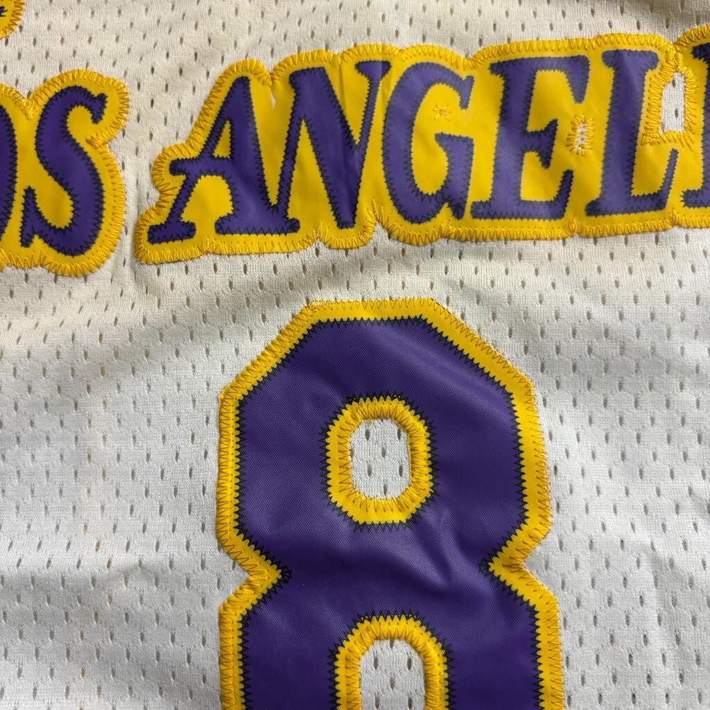 Kobe Bryant Los Angeles Lakers AGMI Jersey Mens XL White Mesh Number