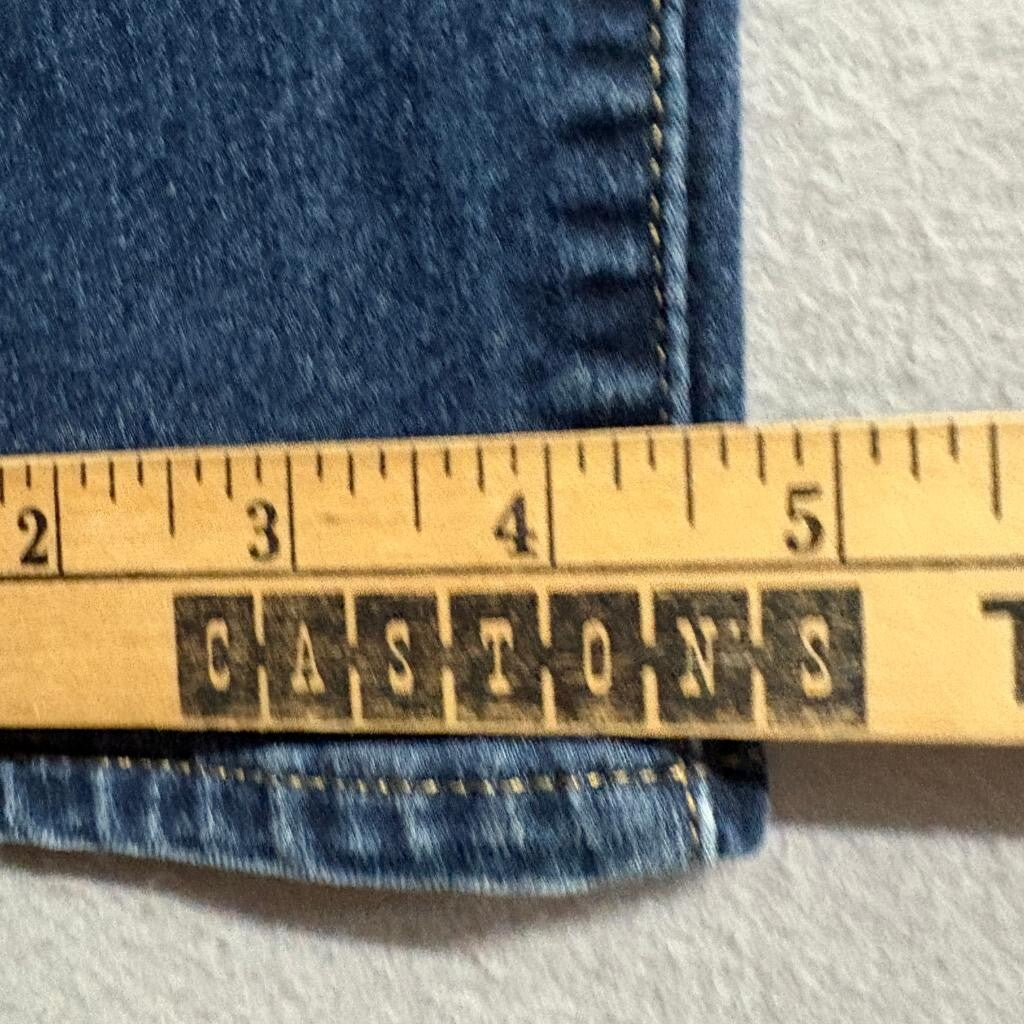 Levi's 711 Skinny Jeans Womens 26 Blue Denim Medium Wash Stretch Pants W26 L28