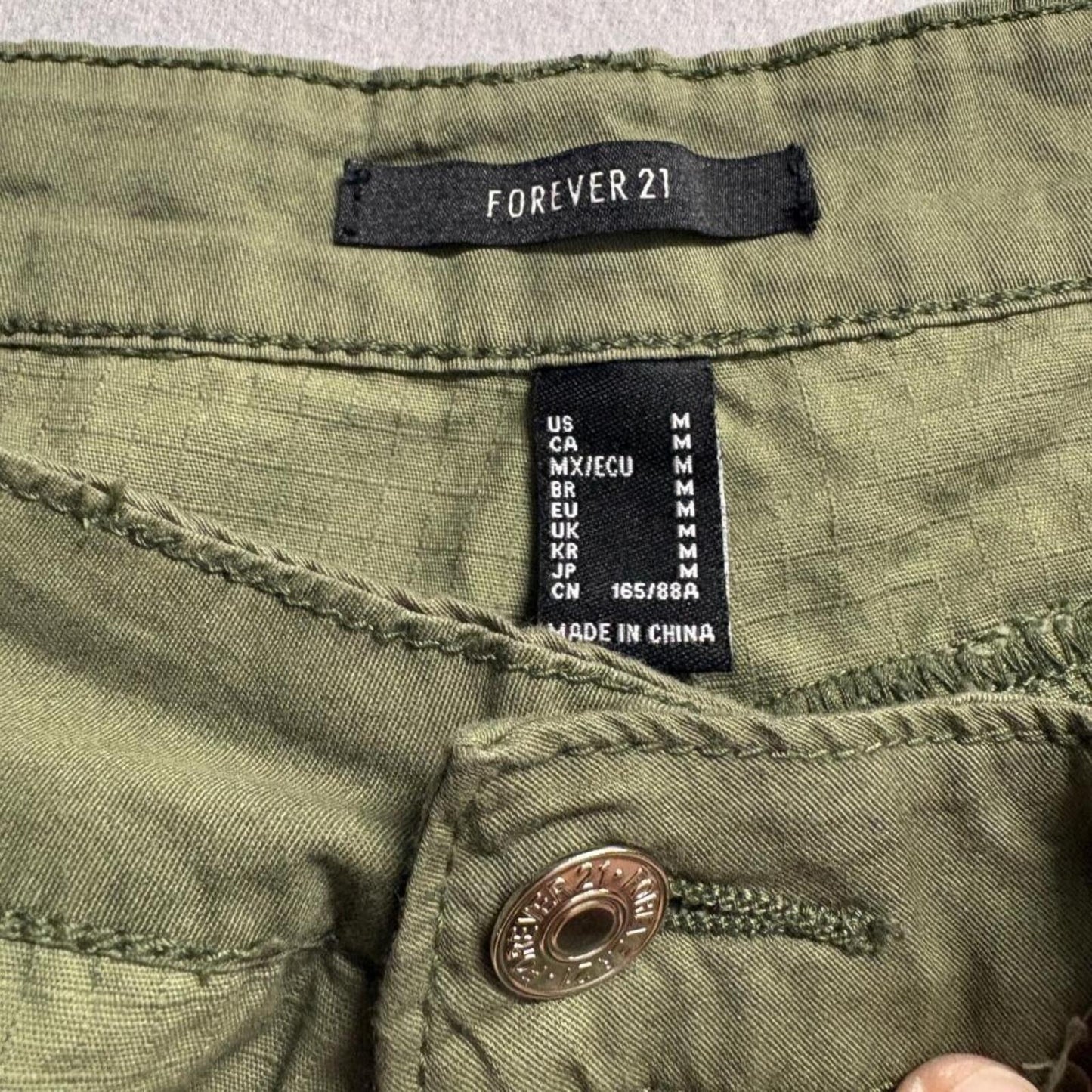 Forever 21 Womens Cargo Pants Size M Green Ripstop Patchwork Wide Leg Raw Hem