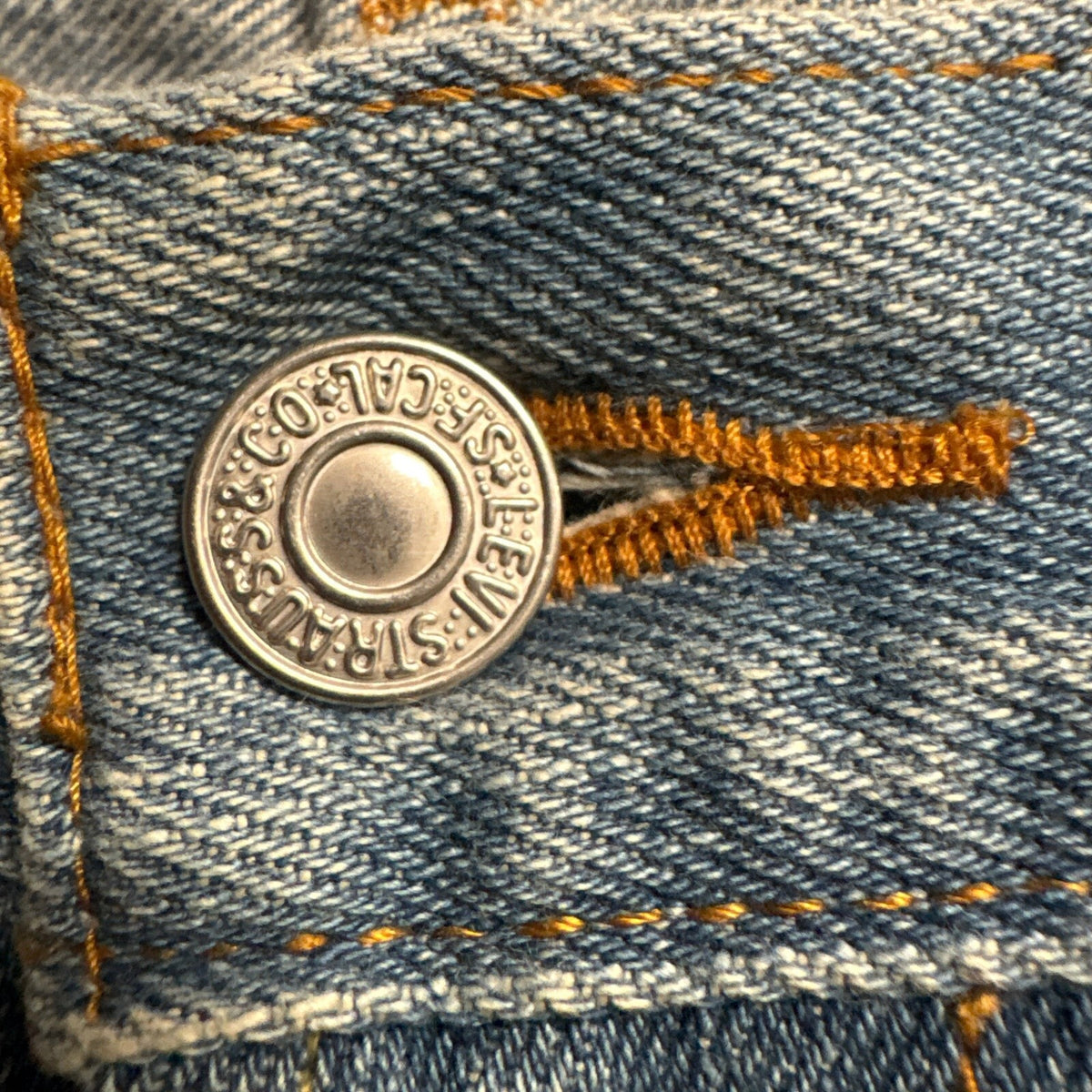 Levis 505 Regular Fit Jeans Mens Size 33x32 Medium Wash Blue Denim 100 Cotton