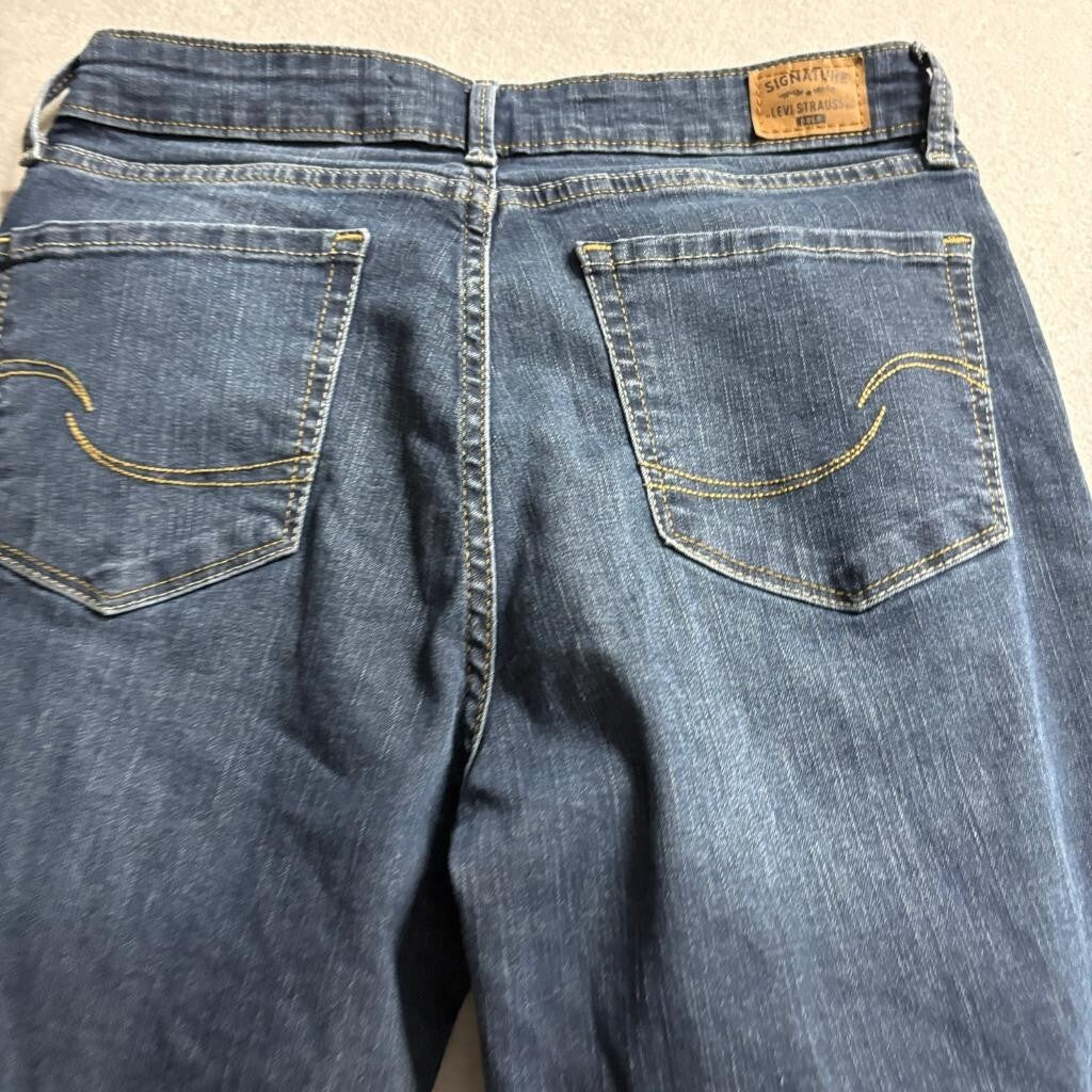 Signature by Levi Strauss Co Gold Womens Mid Rise Straight Jeans Size 6S W28 L30