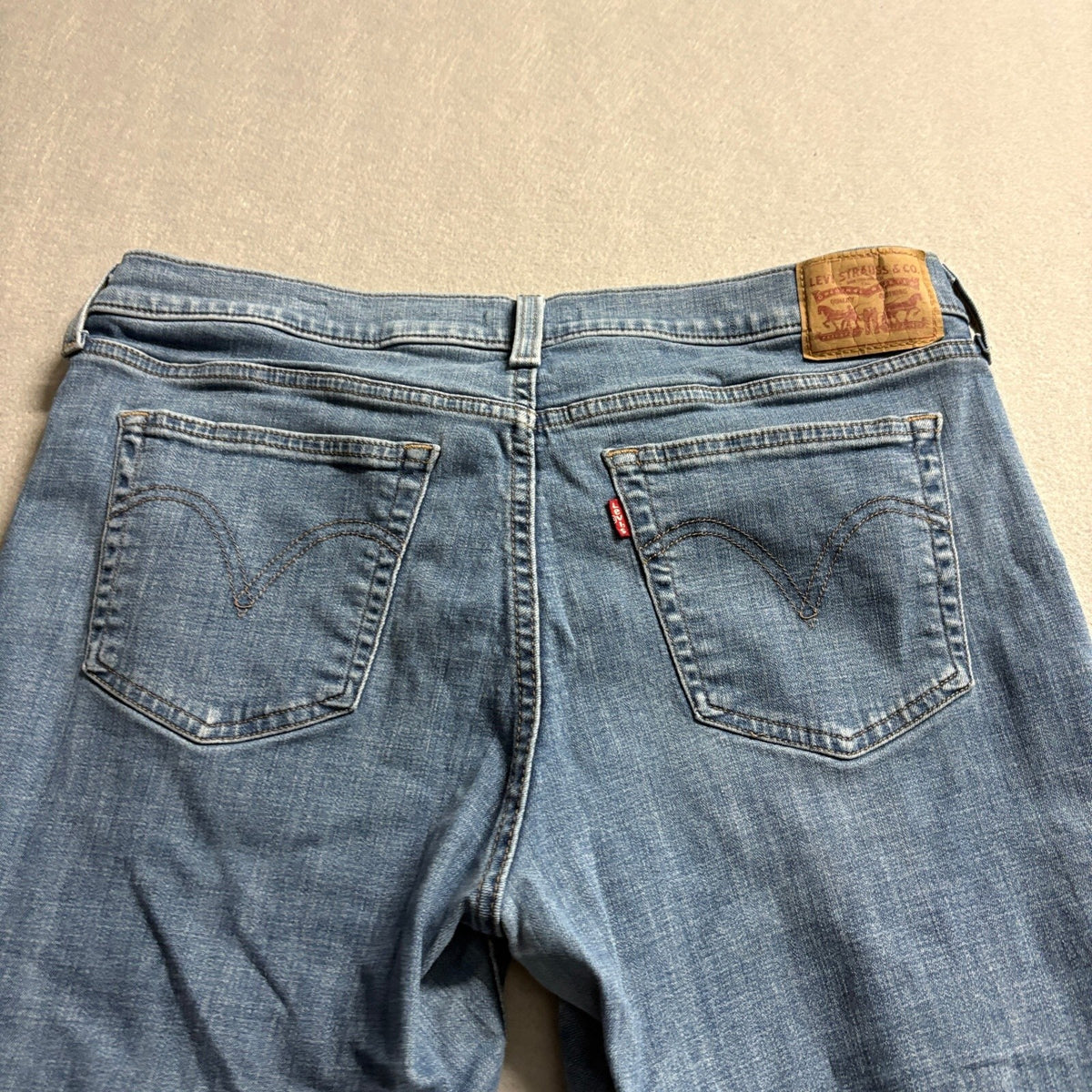 Levi's Boyfriend Jeans Womens Size 32 Medium Wash Distressed Ripped Denim Pants
