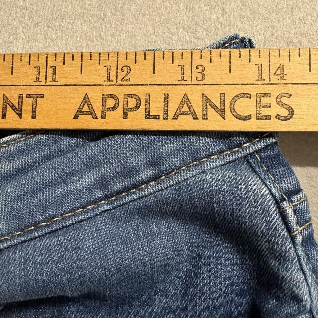 Signature by Levi Strauss Co Womens Mid Rise Capri Jeans Size 6 Blue Denim