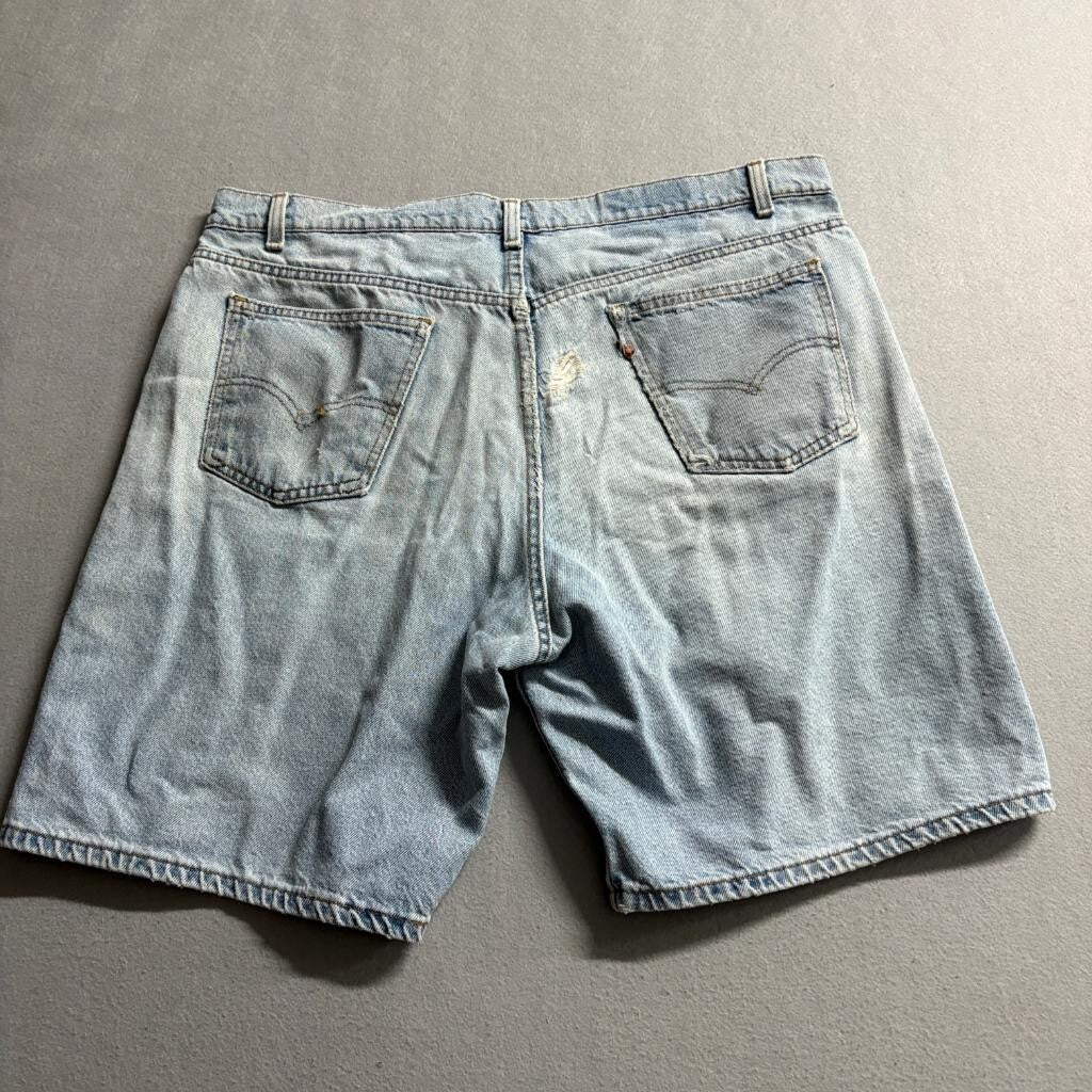 Vintage Levis 550 Denim Shorts Mens 40 Blue Light Wash Relaxed Fit Made in USA