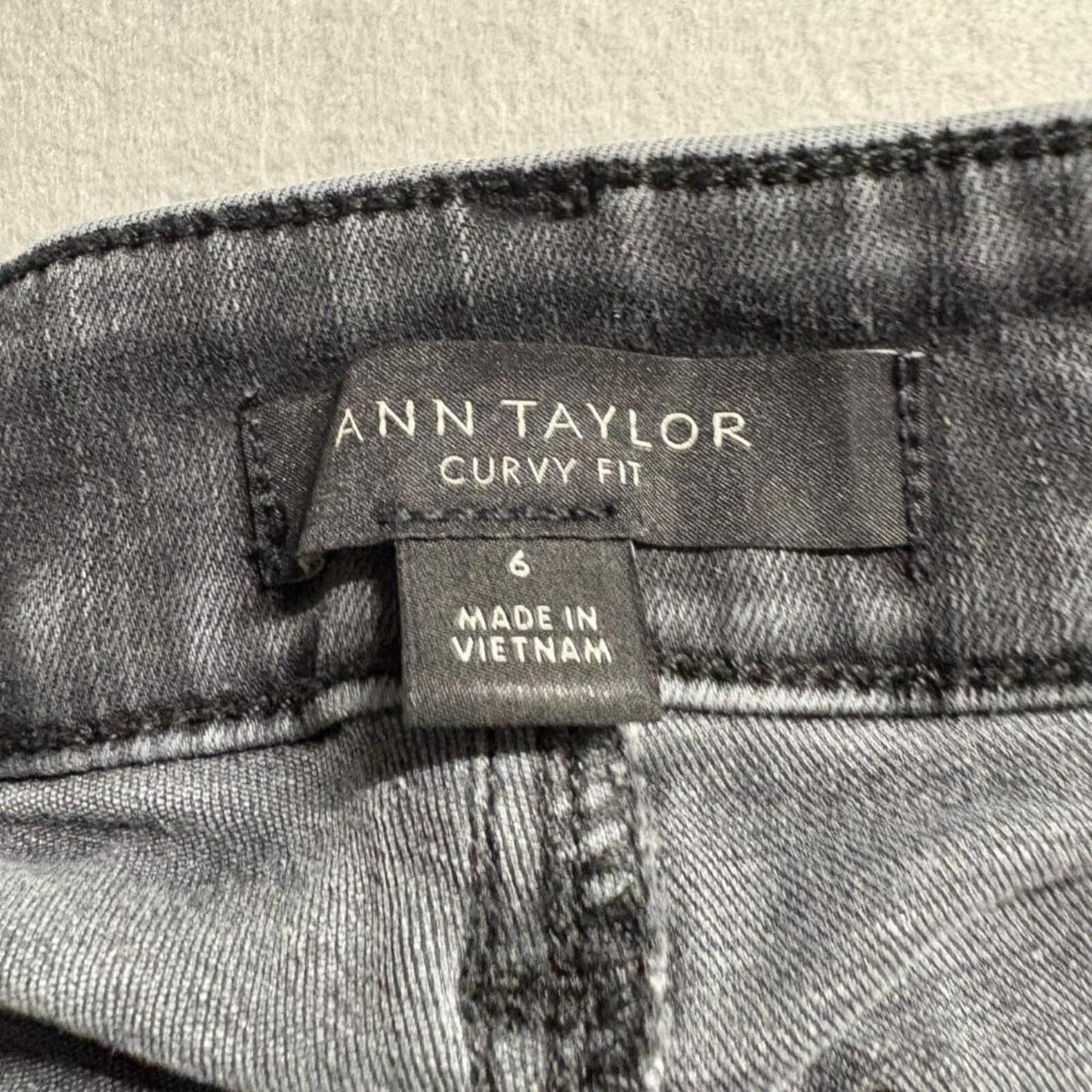 Ann Taylor Curvy Fit Slim Bootcut Jeans Womens 6 Gray Denim Stretch Mid Rise