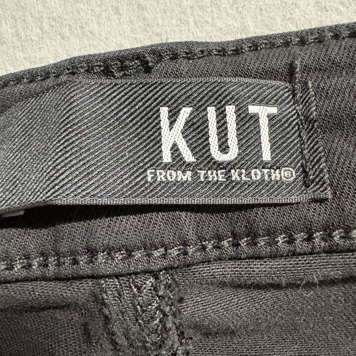 KUT from the Kloth Amy Crop Straight Leg Jeans Womens Size 2 Black Stretch Raw