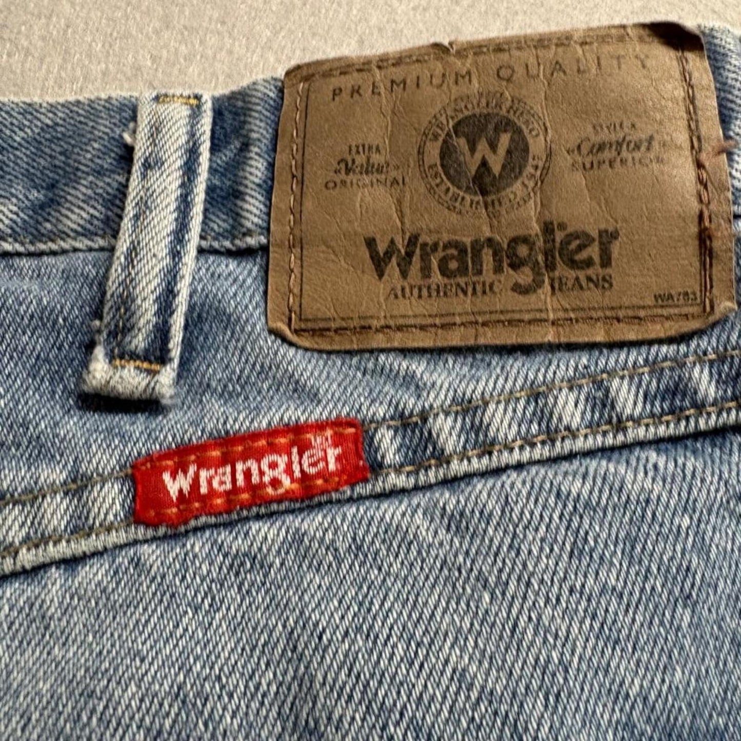Wrangler Regular Fit Jeans Mens 34x34 Light Wash Blue Denim Straight Leg 96501DS