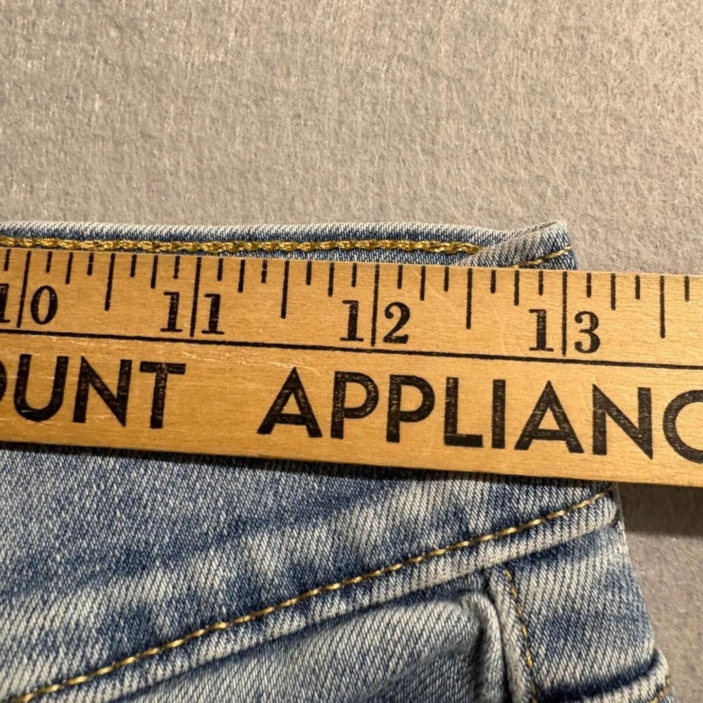 Levi's 724 High Rise Straight Jeans Womens 27x32 Distressed Ripped Light Wash
