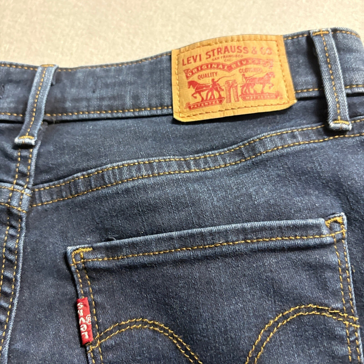Levi's 711 Skinny Jeans Women Size 6 Long W28 L32 Dark Wash Denim Stretch