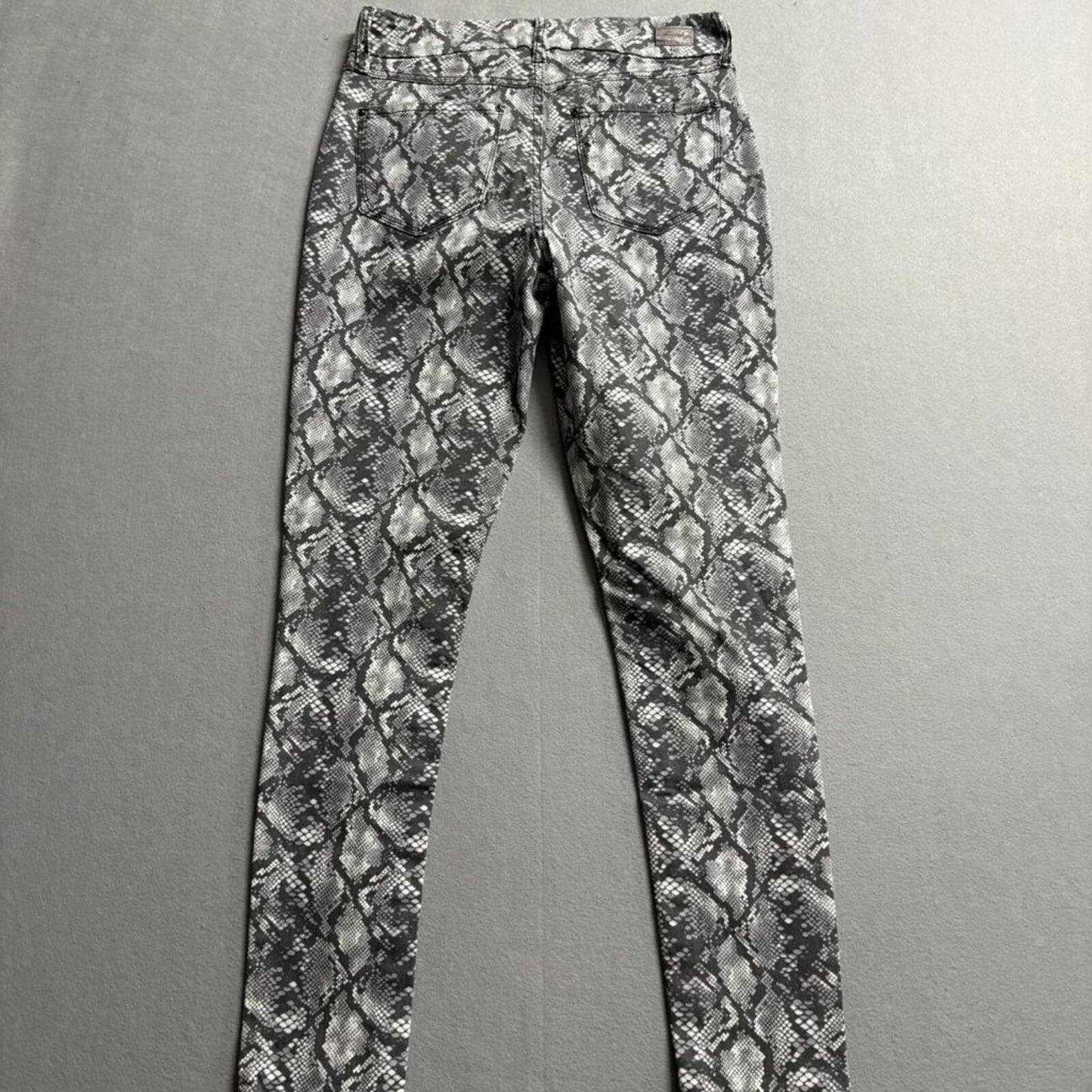 Seven7 Tummyless High Rise Skinny Jeans Womens Size 6 Gray Snakeskin Print