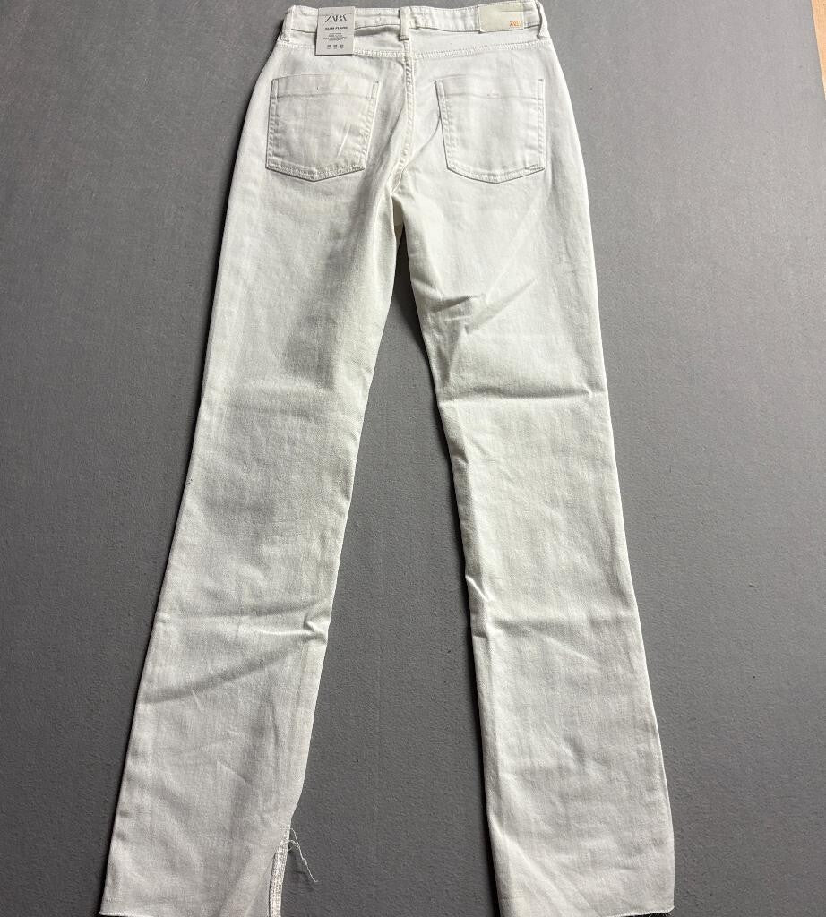 Zara Slim Flare Jeans Womens Size 6 White Denim Raw Hem High Rise Stretch