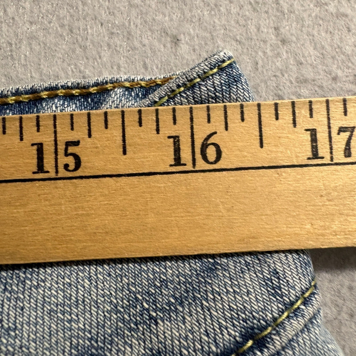 Covington Denim Capri Jeans Womens Size 14 Light Wash Stretch Cropped Shorts