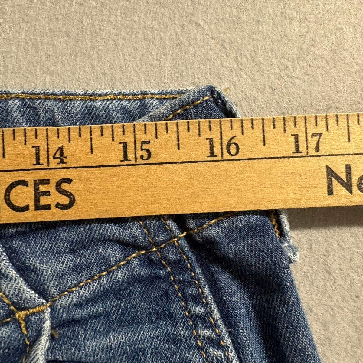 Old Navy Seamed Front Straight Leg Jeans Womens Size 14 Medium Wash Denim