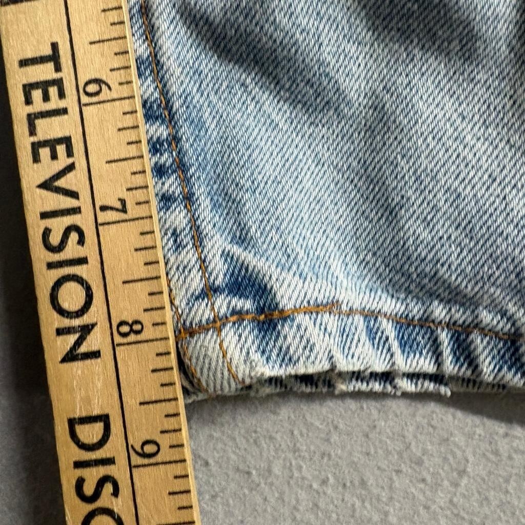 Vintage Levis 550 Denim Shorts Mens 40 Blue Light Wash Relaxed Fit Made in USA