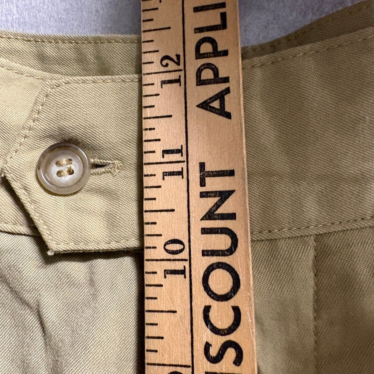 TravelSmith Mens 34 Khaki Tan Pleated Gurkha Side Buckle Nylon Travel Shorts