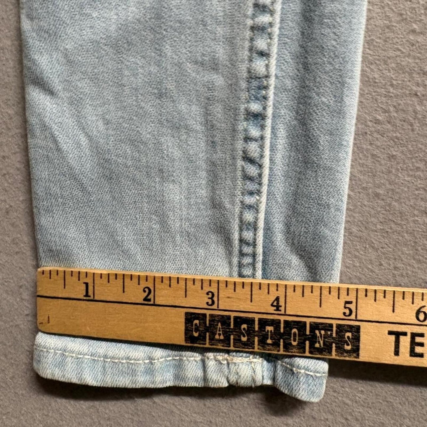 Arizona Jean Co Super Skinny Jeans Womens Size 1 Light Wash Distressed Denim