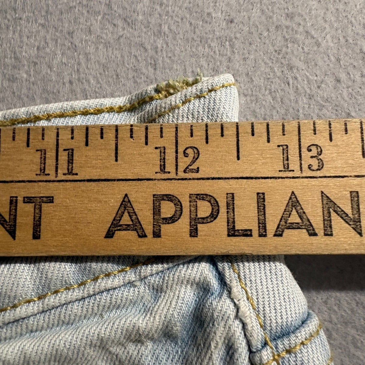 Universal Thread Vintage Straight Jeans Womens 00/24R Light Wash Distressed Blue