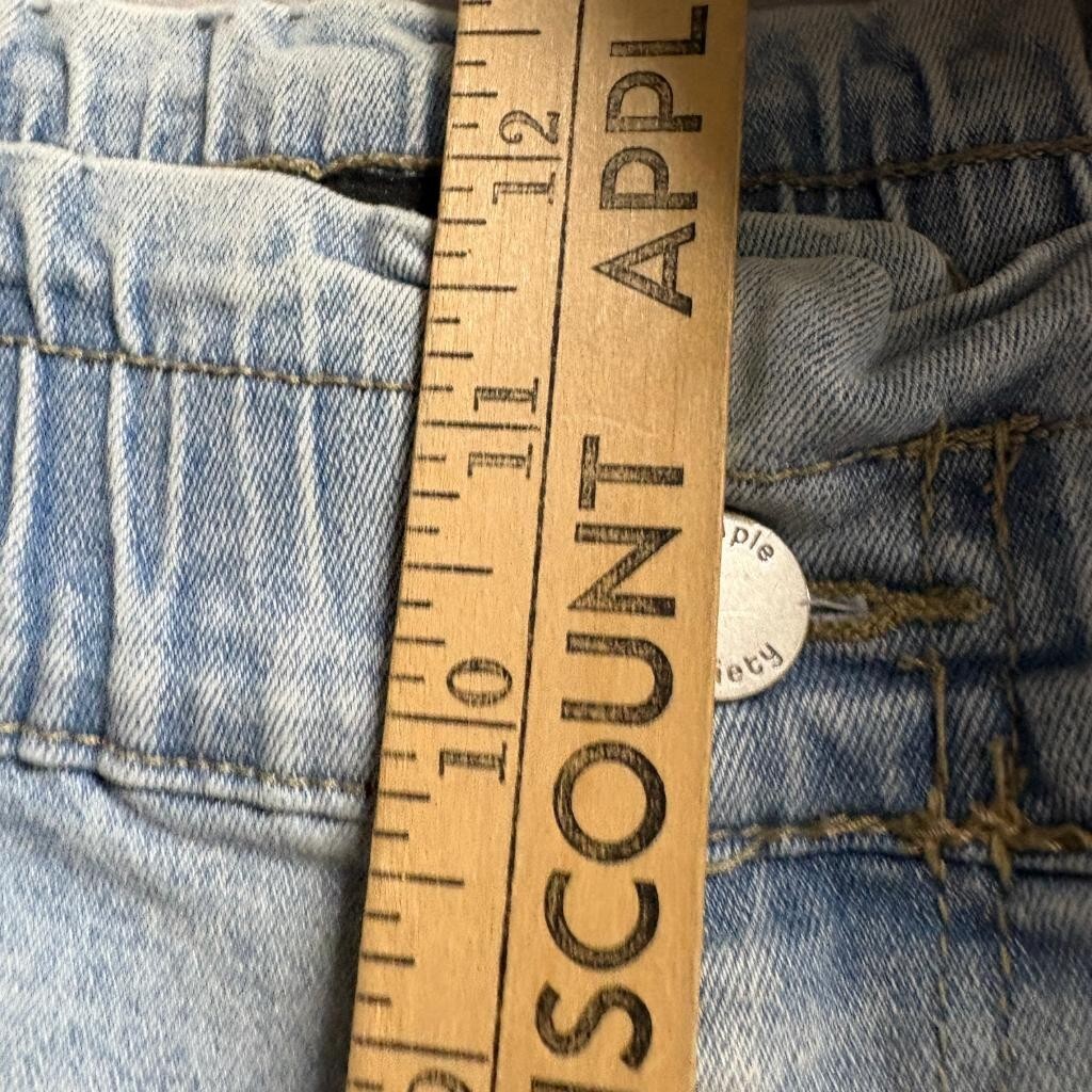 Simple Society Jogger Jeans Womens Size 7/28 Light Wash Elastic Waist Denim