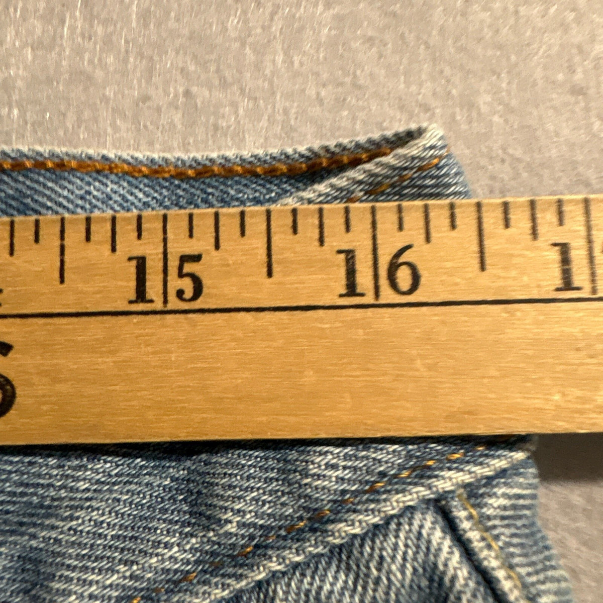 Levis 505 Regular Fit Jeans Mens Size 33x32 Medium Wash Blue Denim 100 Cotton