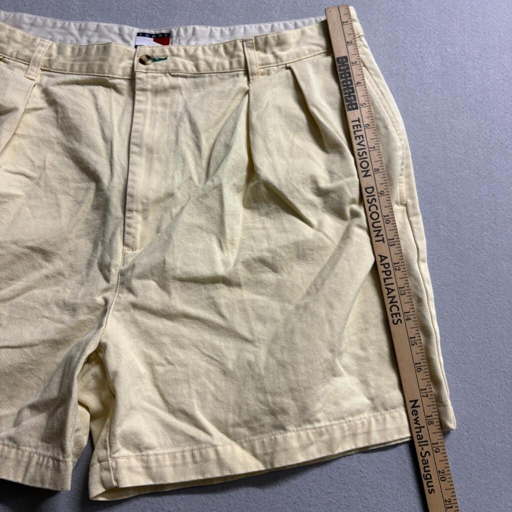 Tommy Hilfiger Chino Shorts Mens 40 Yellow Cotton Pleated Front Casual