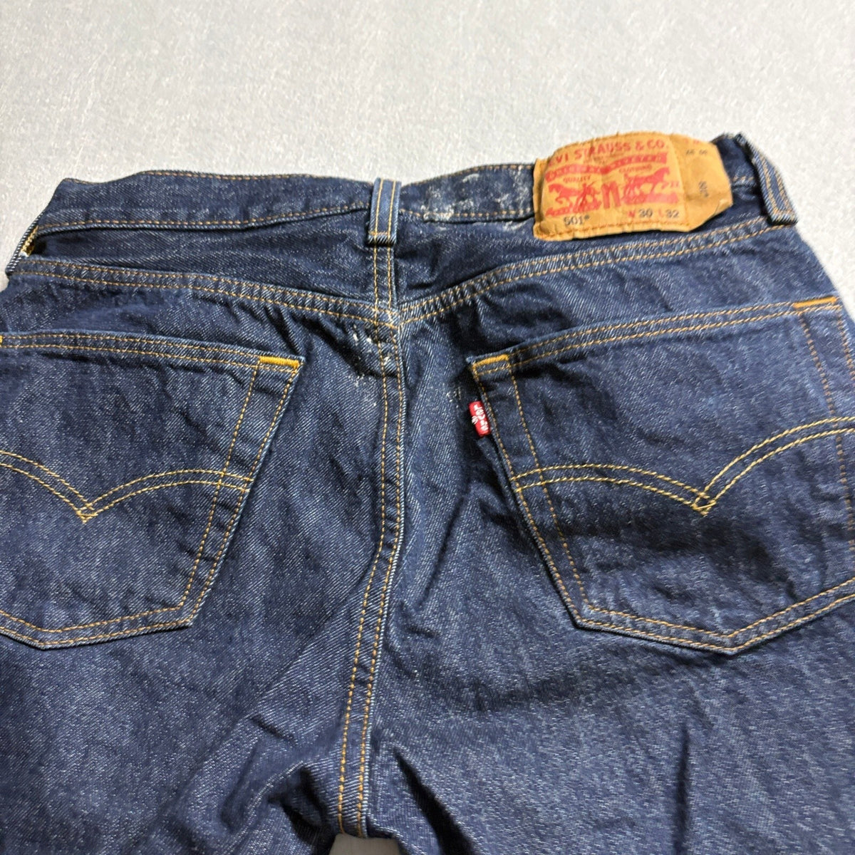 Levis 501 Original Fit Jeans Mens 30x32 Dark Wash Blue Denim Button Fly