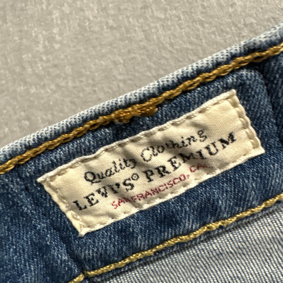 Levi's Premium 724 High Rise Straight Jeans Womens 24 Distressed Raw Cut Hem