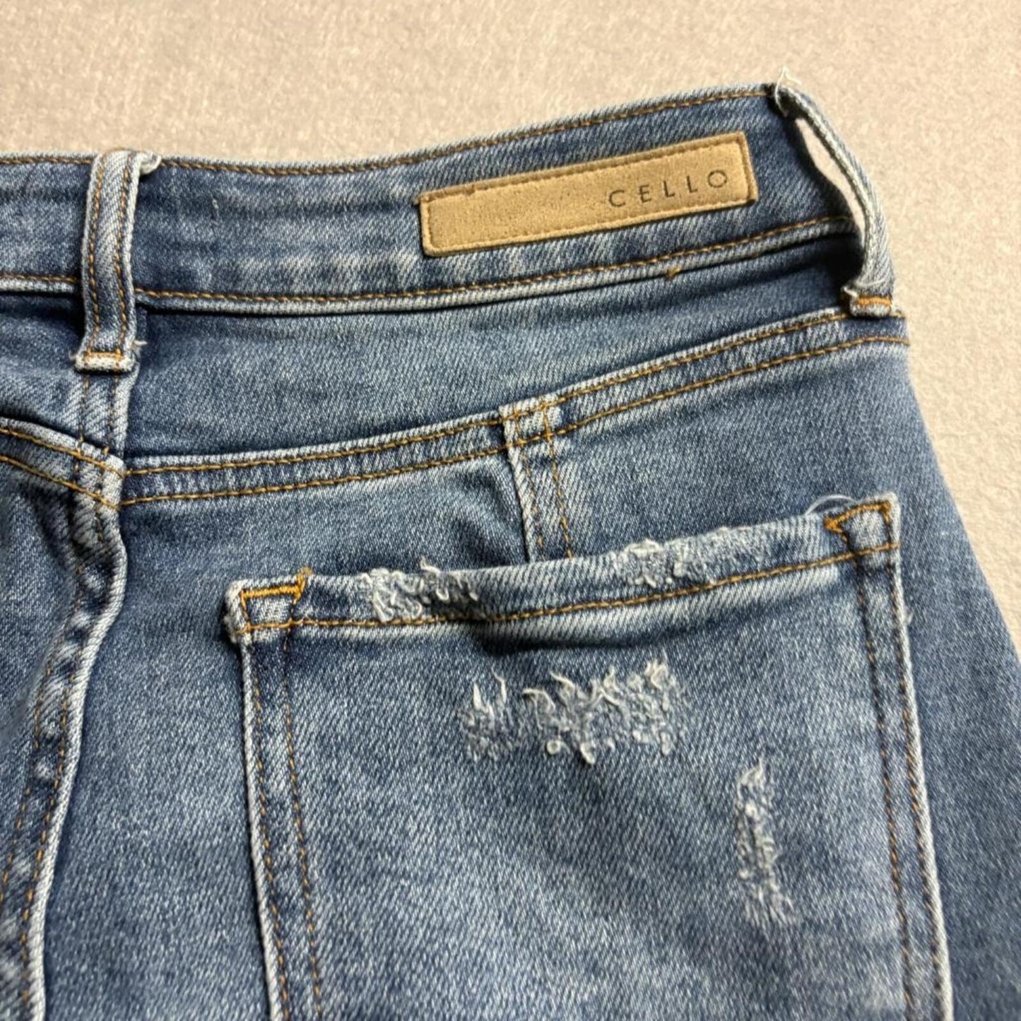 Cello Jeans Womens Size 5 Blue High Rise Mom Tapered Leg Distressed Denim