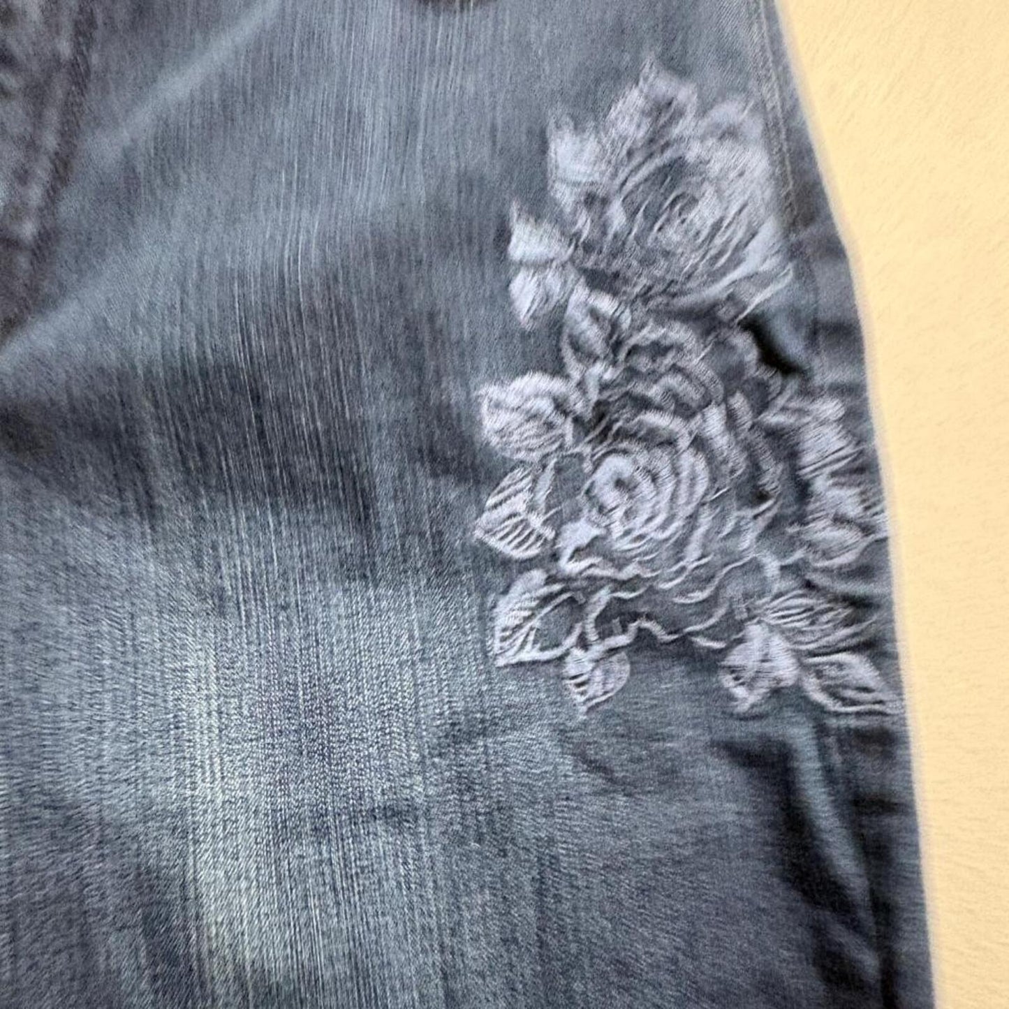 Gloria Vanderbilt Amanda Jeans Womens 18 Blue Denim Floral Embroidered Straight
