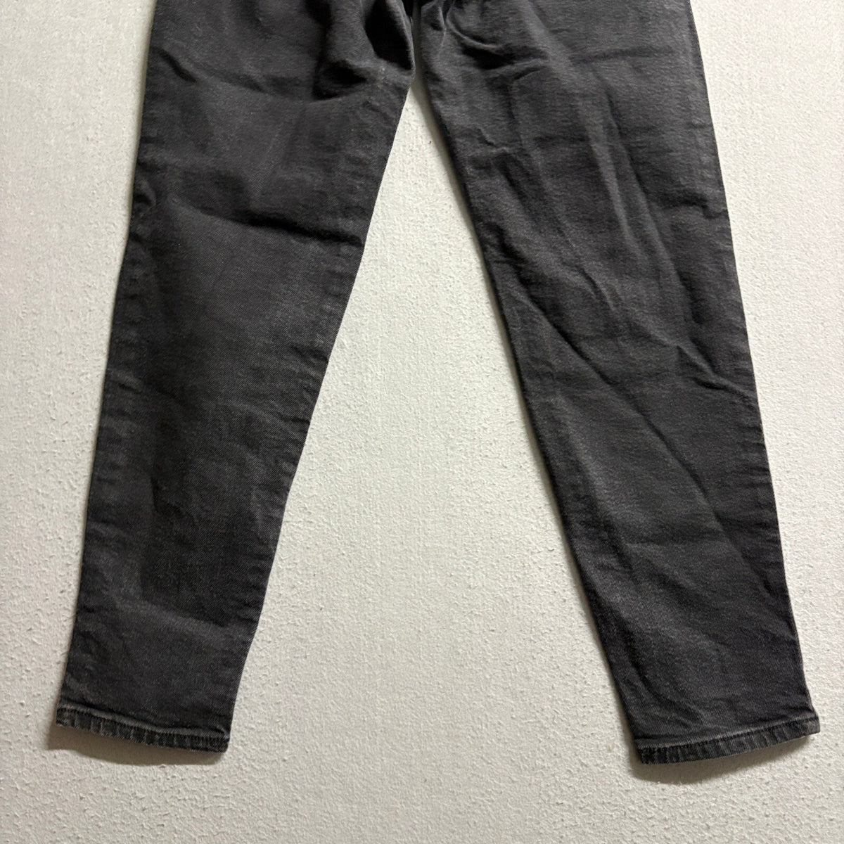 Levis High Waisted Taper Jeans Womens Size 25 W25 L29 Black Pleated Denim