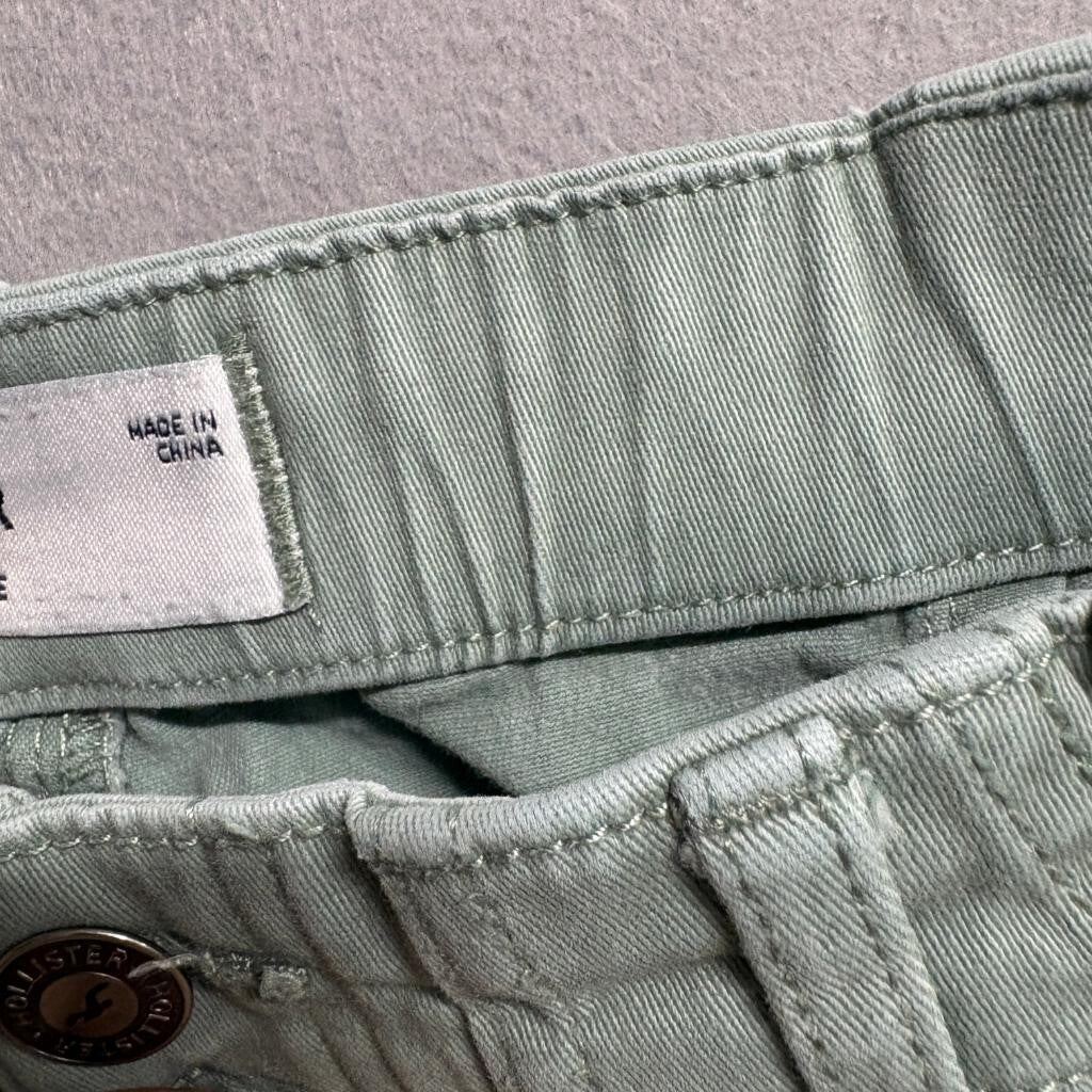 Hollister Ultra High Rise Cargo Pants Womens Small Sage Green Raw Hem Wide Leg