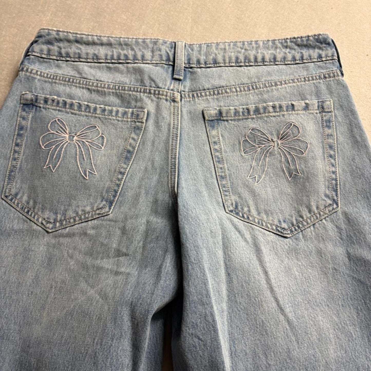 Hollister Low Rise Baggy Jeans Womens 10 W30 Long Blue Denim Bow Embroidered