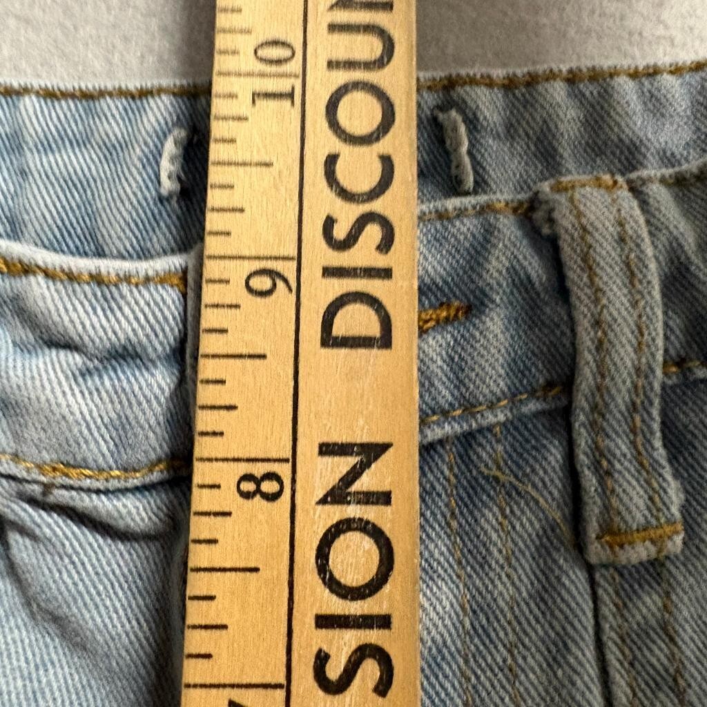 Soho Blue Girls Daisy Embroidered Wide Leg Cargo Jeans Light Wash Size 10